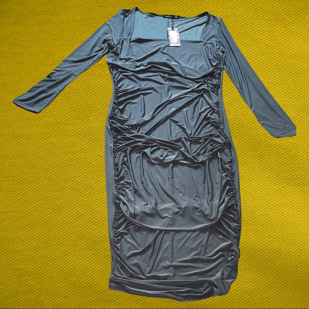Boohoo Slinky Ruched Square Neck MIDI Dress - Picture 5 of 6